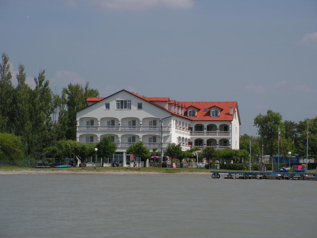 Seehotel Herlinde Podersdorf am See Esterno foto