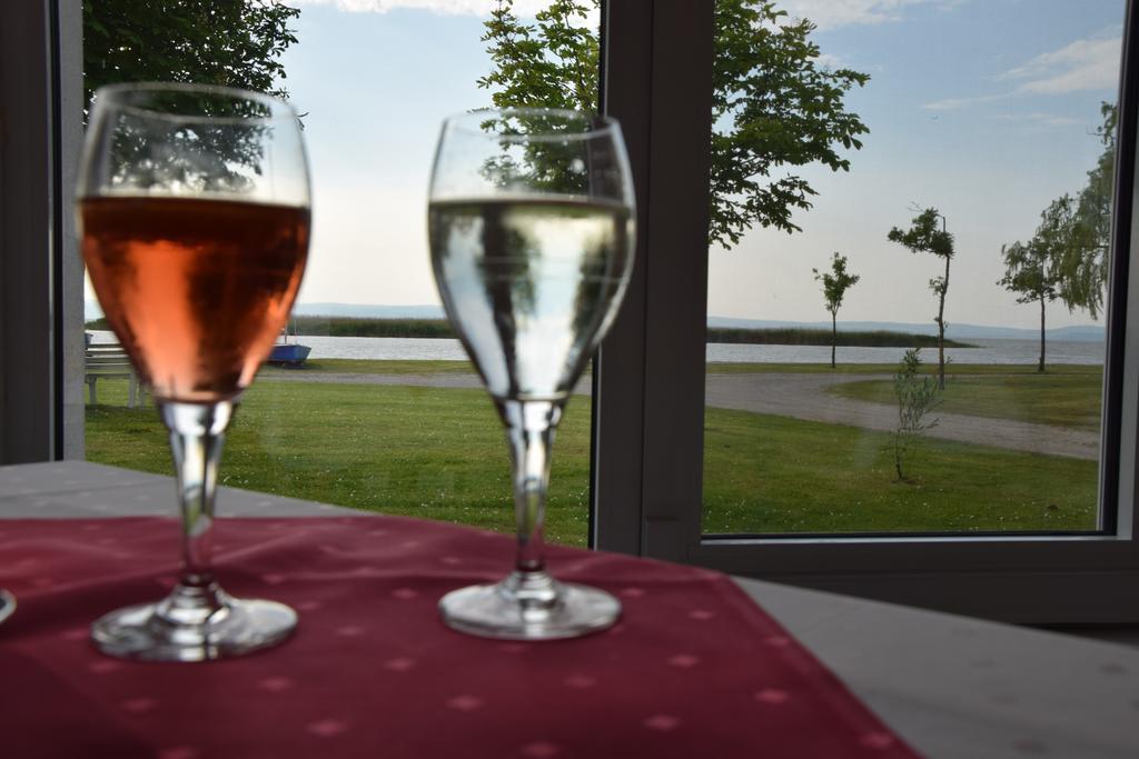 Seehotel Herlinde Podersdorf am See Esterno foto
